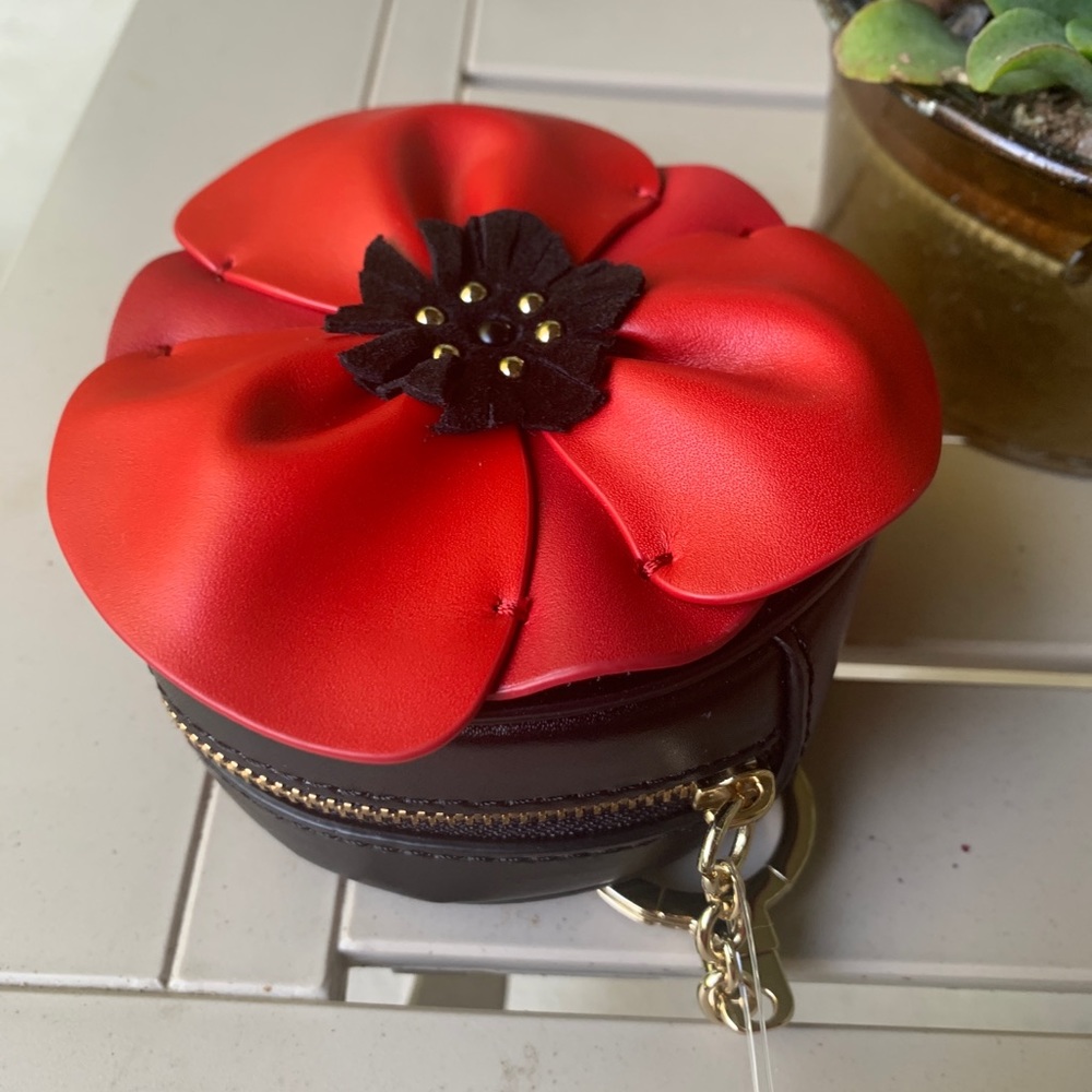 SOLD/Authentic Kate Spade OohLa-La Flower coin/Key - Picture 14 of 14